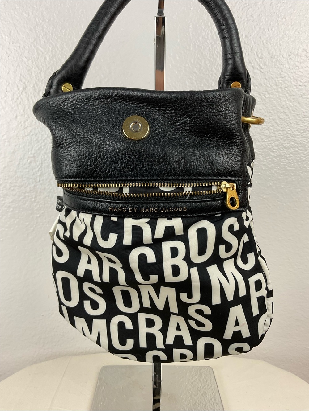 Marc by Marc Jacobs‎ Mini Black Pebbled Leather Hobo with Gold Hardware - Picture 6 of 9